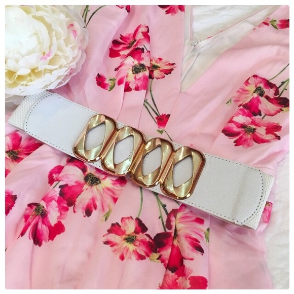 *CLEARANCE* Pink Floral Hibiscus Romper - Picture 5 of 8